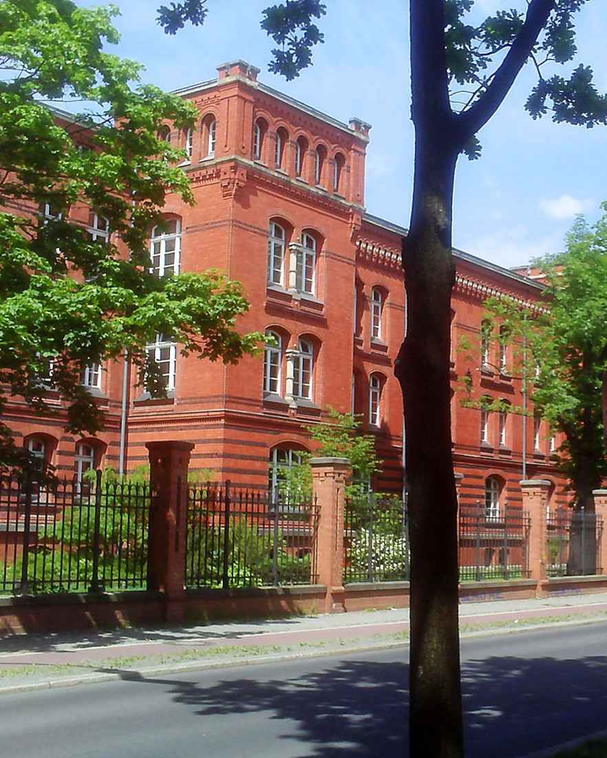 Nahwärmenetz mit zwei BHKWs und modernisierten Heizkesseln für das Wilhelmstadt Gymnasium in Berlin