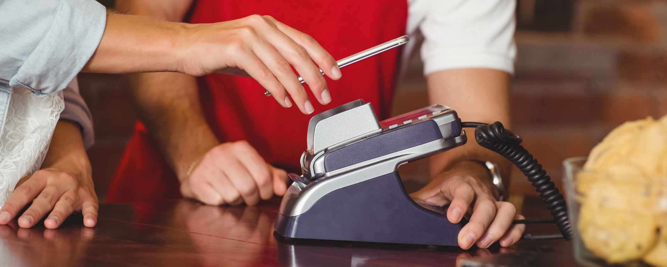 Handy statt Geldbörse – kontaktlos und mobil bezahlen mit dem Smartphone